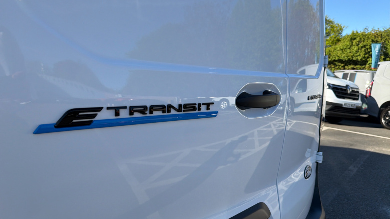 Ford Transit Courier E-Transit Courier 100kW 43kWh Trend Van Auto